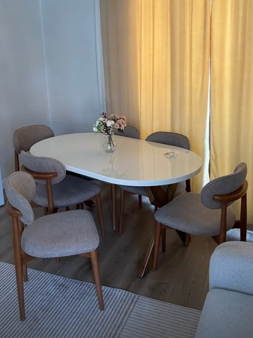 Notre Sandalye ve Oval Çapraz Ayak Masa Takımı